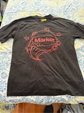 Market Studios Men’s Market Logo Black Short Sleeve Tee with Red Graphic
